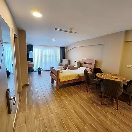 Majestik Hotel *